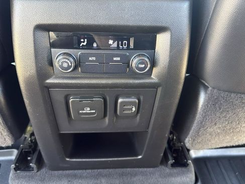 Used 2020 Chevrolet Traverse RS FWD image 43