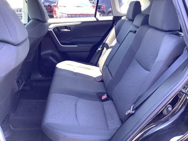 Used 2022 Toyota RAV4 XLE AWD/4WD image 24