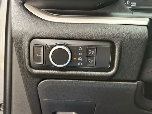 Used 2023 Ford Explorer XLT image 25