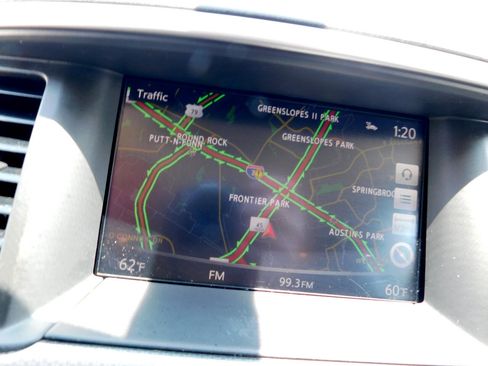 Used 2018 Nissan Pathfinder SL image 11