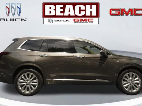 Used 2020 Cadillac XT6 Premium Luxury w/ Platinum Package FWD image 2