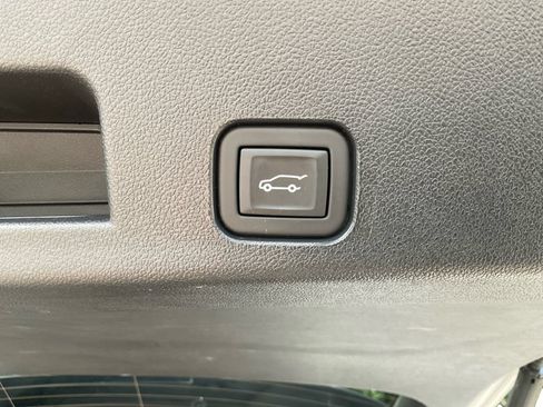 Used 2024 Chevrolet Traverse LT w/ Enhanced Driving Package FWD image 32