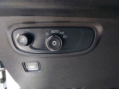 Used 2024 GMC Terrain SLE image 25