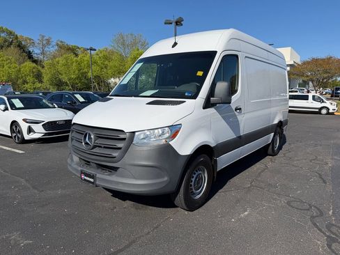 Used 2023 Mercedes-Benz Sprinter 2500 image 3