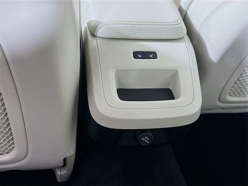 Used 2020 Volvo S60 T6 Momentum image 30