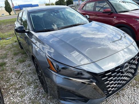 Used 2025 Nissan Altima 2.5 SR AWD/4WD image 9