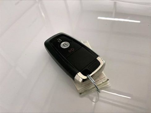 Used 2018 Ford Explorer XLT AWD/4WD image 9