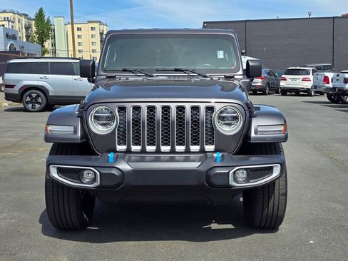 Used 2022 Jeep Wrangler Unlimited Sahara AWD/4WD image 3