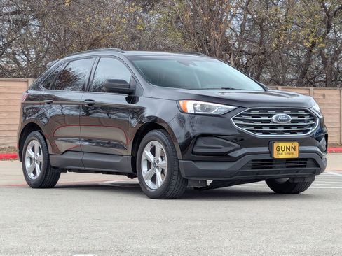 Used 2020 Ford Edge SE image 2