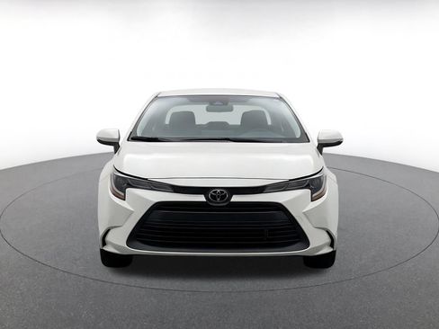 Used 2025 Toyota Corolla LE FWD image 2