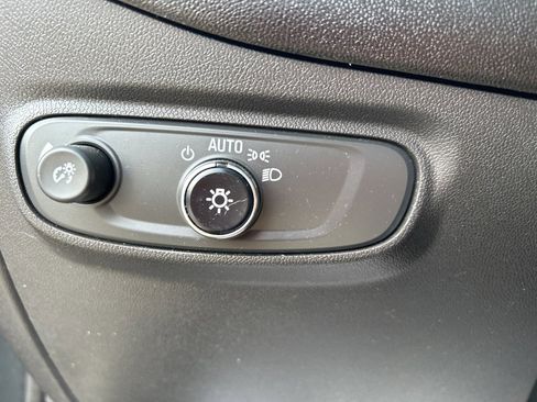 Used 2020 Chevrolet Equinox LS w/ LS Convenience Package image 14