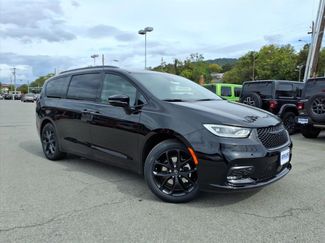 New 2026 Chrysler Pacifica Select w/ S Appearance Package video 2