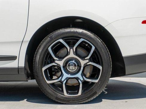 Used 2024 Rolls-Royce Cullinan Black Badge image 13