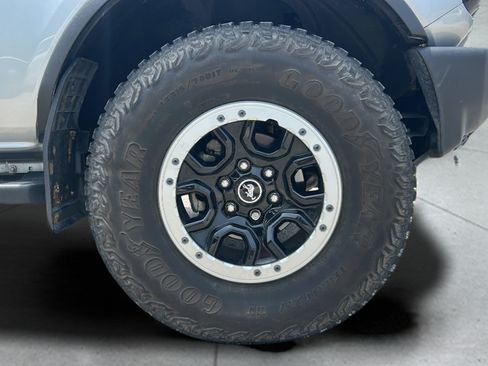 Used 2023 Ford Bronco Outer Banks w/ Sasquatch Package AWD/4WD image 34