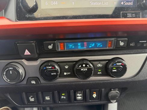 Used 2016 Toyota Tacoma TRD Off-Road w/ Premium & Technology Package AWD/4WD image 62