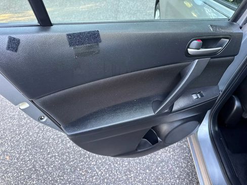 Used 2013 MAZDA MAZDA3 i SV FWD image 10