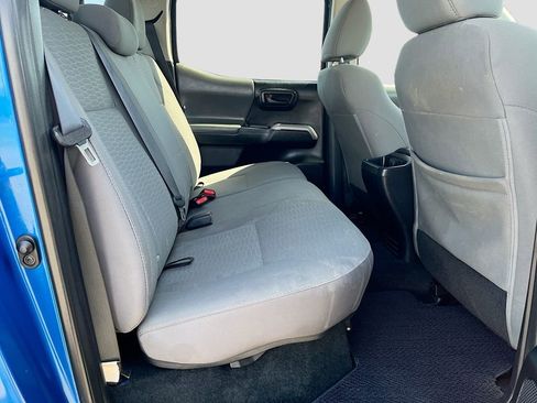 Used 2016 Toyota Tacoma SR5 w/ SR5 Appearance Package (SN) image 23