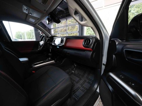 Used 2021 Toyota Tacoma SR5 AWD/4WD image 25