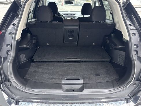 Used 2018 Nissan Rogue SV w/ Premium Package image 14