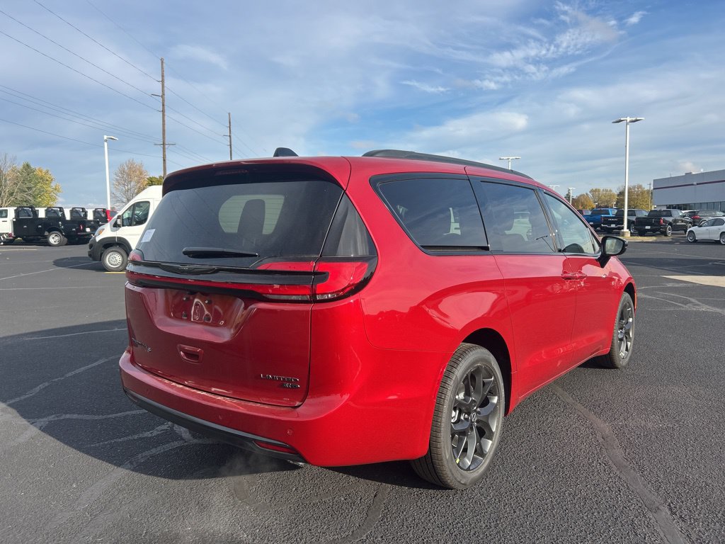 New 2026 Chrysler Pacifica Limited w/ S Appearance Package AWD/4WD image 7