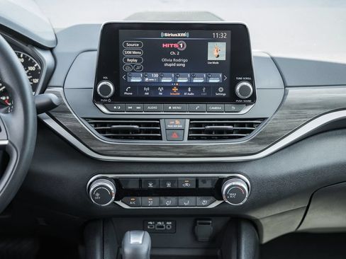 Used 2025 Nissan Altima 2.5 SV FWD image 16