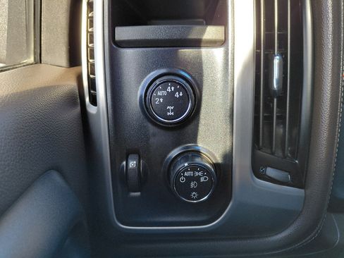Used 2016 GMC Sierra 1500 SLE w/ SLE Value Package AWD/4WD image 17