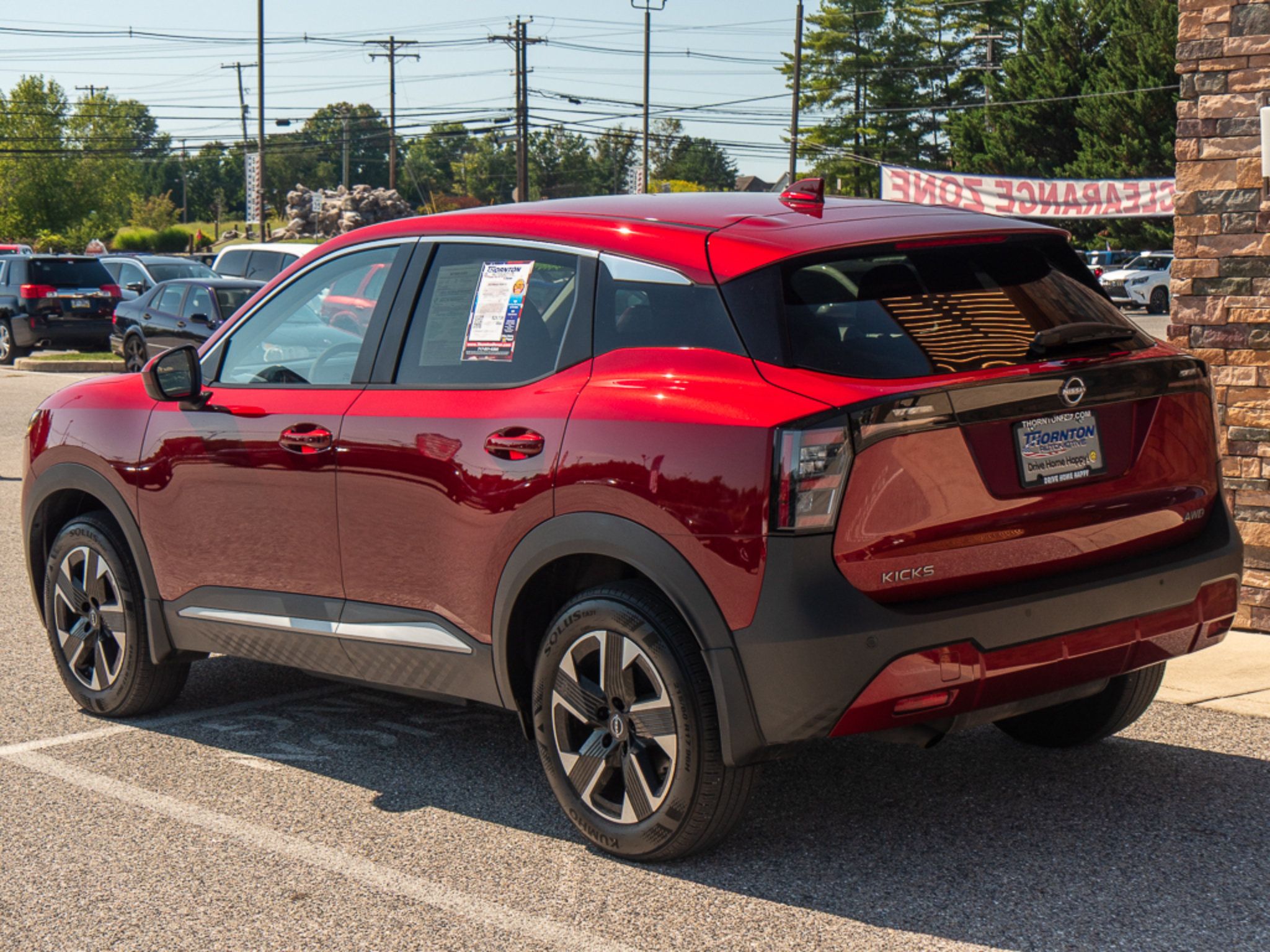 Used 2025 Nissan Kicks SV AWD/4WD image 5