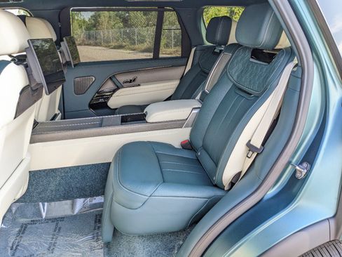 New 2025 Land Rover Range Rover SV image 18
