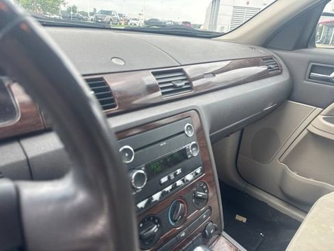 Used 2009 Ford Taurus SE FWD image 13