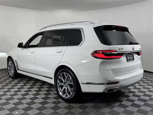 Used 2025 BMW X7 xDrive40i w/ Premium Package image 8