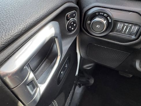 Used 2021 Jeep Wrangler Unlimited Sahara AWD/4WD image 25