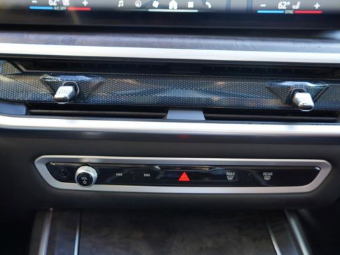 Used 2025 BMW X7 xDrive40i w/ Executive Package image 40