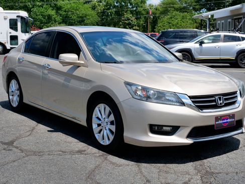 Used 2015 Honda Accord EX image 4