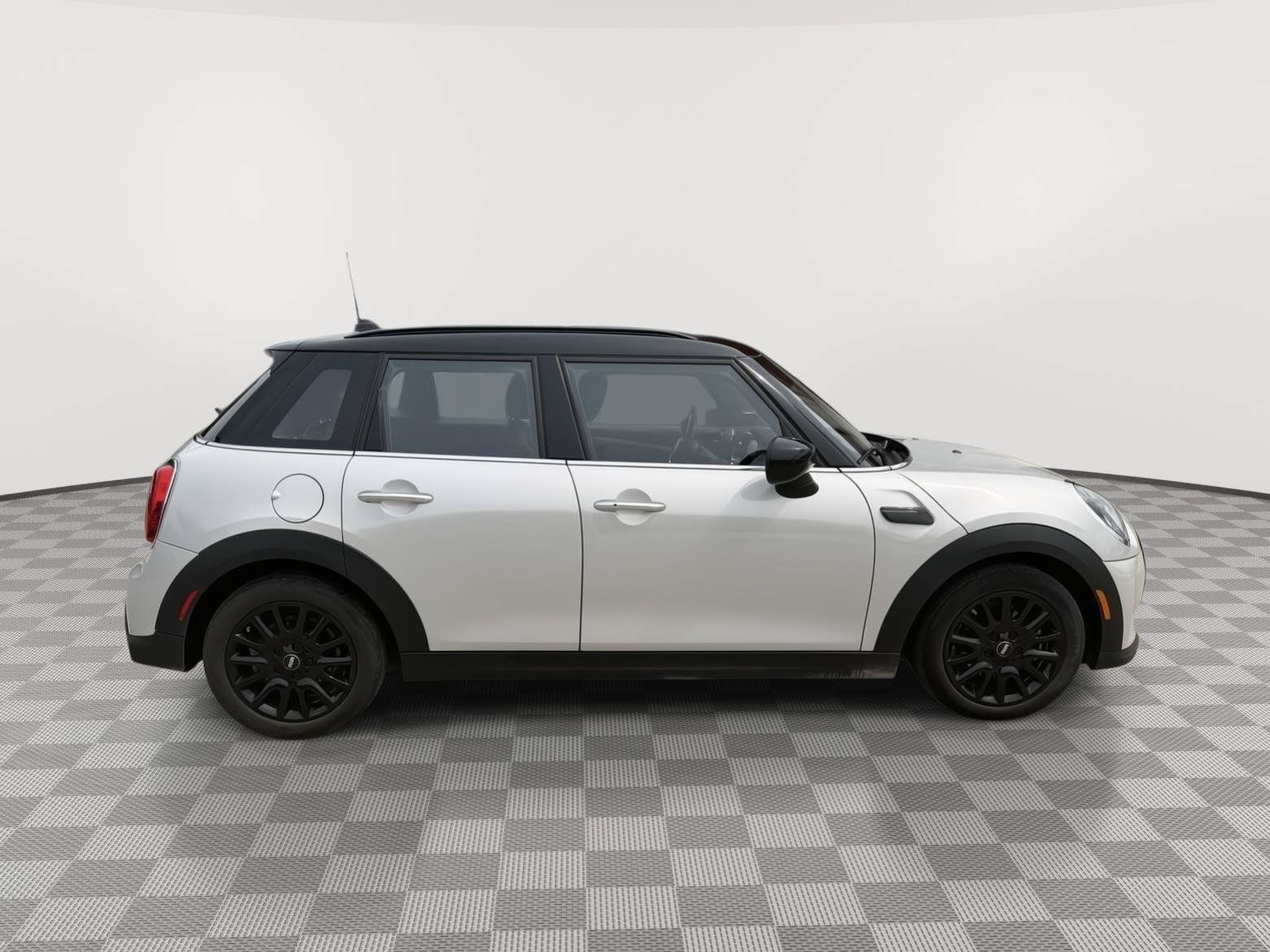 Used 2022 MINI Cooper 4-Door Hardtop w/ Premium Package FWD image 8