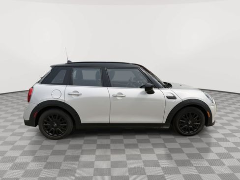 Used 2022 MINI Cooper 4-Door Hardtop w/ Premium Package FWD image 8