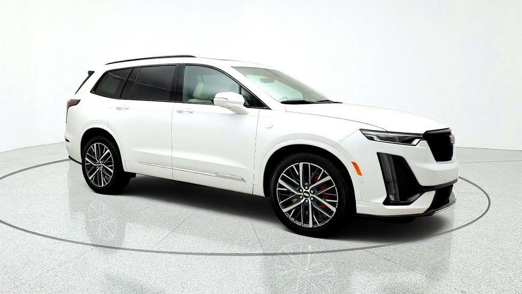 Used 2024 Cadillac XT6 Sport w/ Technology Package AWD/4WD image 3