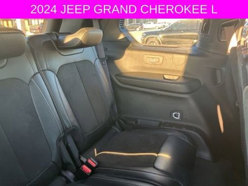 Used 2024 Jeep Grand Cherokee L Altitude image 14