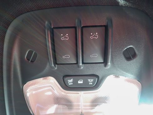 Used 2023 GMC Canyon Denali image 26