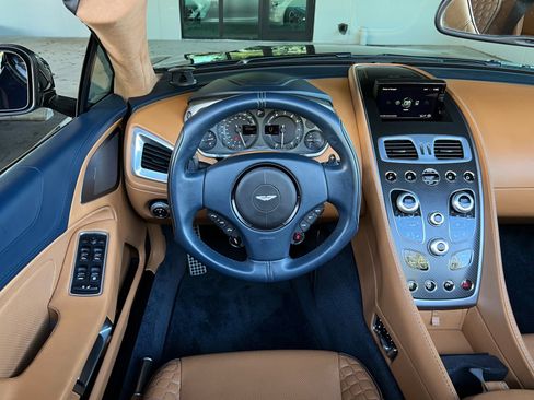 Used 2014 Aston Martin Vanquish Volante image 26