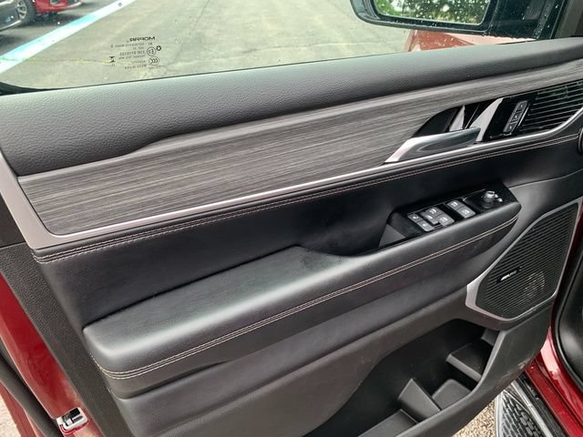 Certified 2024 Jeep Wagoneer Series II w/ Flexible Seating Group AWD/4WD image 20