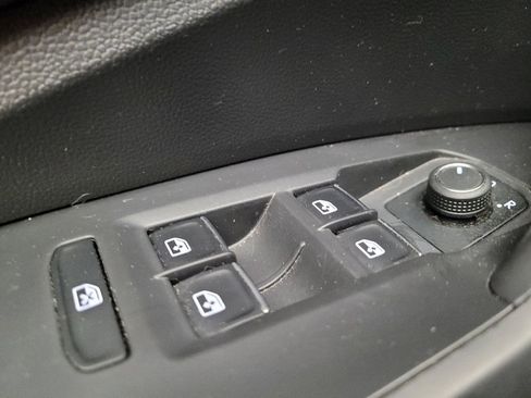 Used 2021 Volkswagen Jetta S image 27