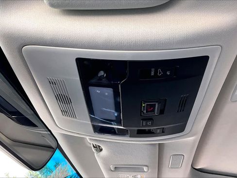 Used 2025 Lexus ES 300h w/ Premium Package FWD image 32
