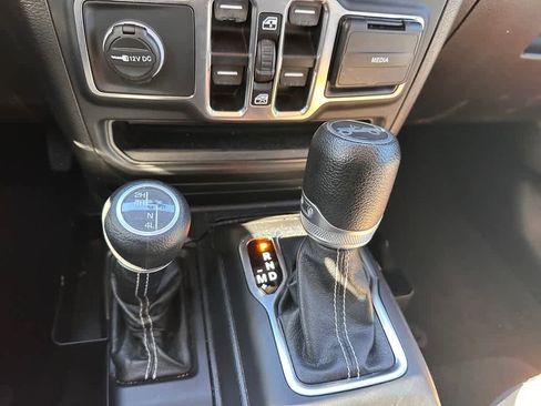 Used 2019 Jeep Wrangler Unlimited Sahara image 23