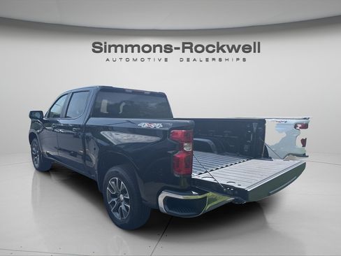 Used 2024 Chevrolet Silverado 1500 LT AWD/4WD image 3
