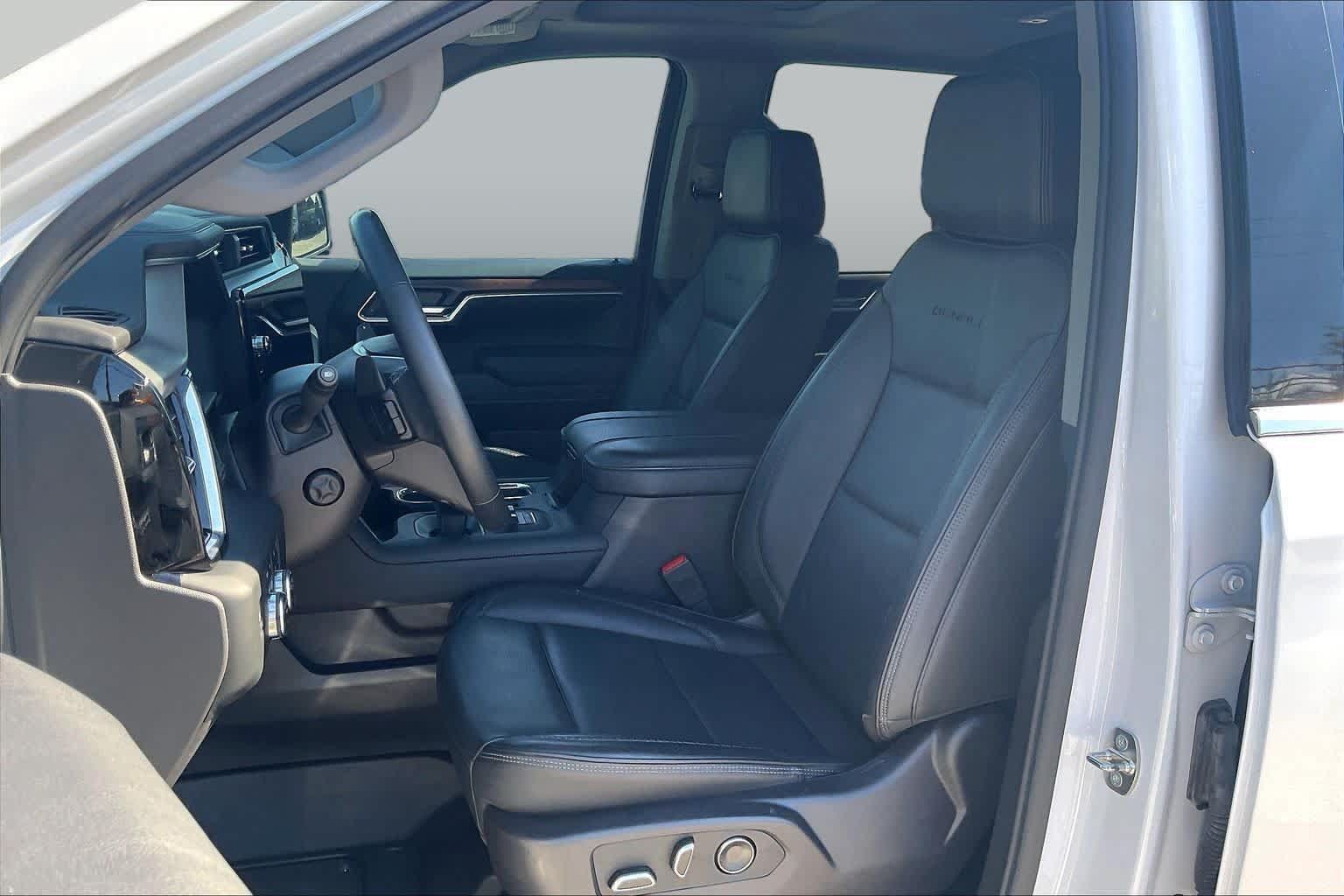 Used 2024 GMC Sierra 1500 Denali w/ Technology Package AWD/4WD image 8