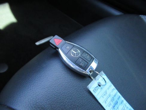 Used 2013 Mercedes-Benz SLK 350 image 26