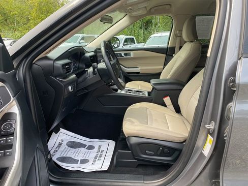 Used 2022 Ford Explorer XLT image 12