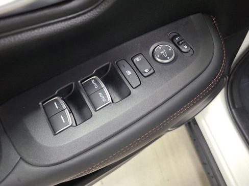 Used 2025 Honda HR-V Sport image 19