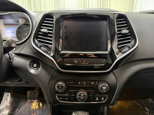 Used 2019 Jeep Cherokee Limited AWD/4WD image 13