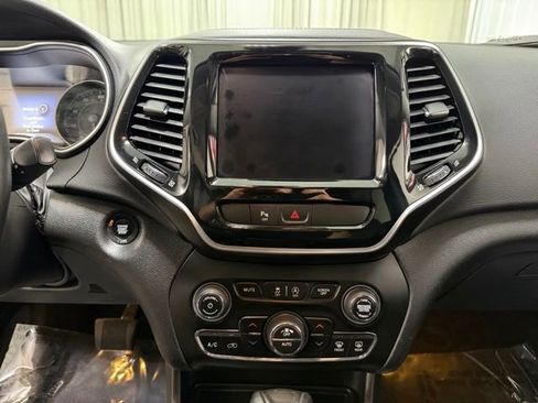 Used 2019 Jeep Cherokee Limited AWD/4WD image 13